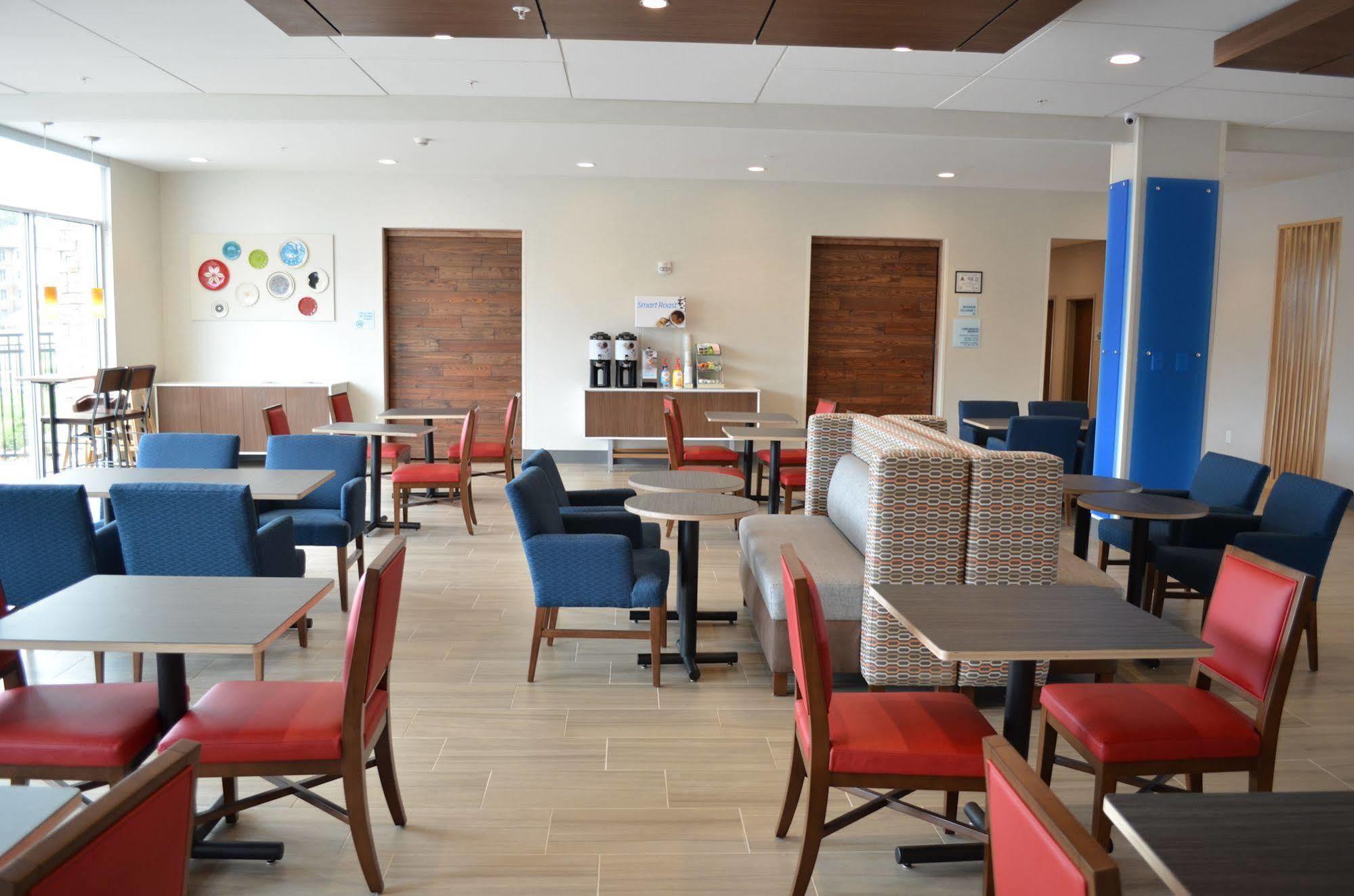 Holiday Inn Express & Suites - Charlotte Ne - University Area, An Ihg Hotel Εξωτερικό φωτογραφία